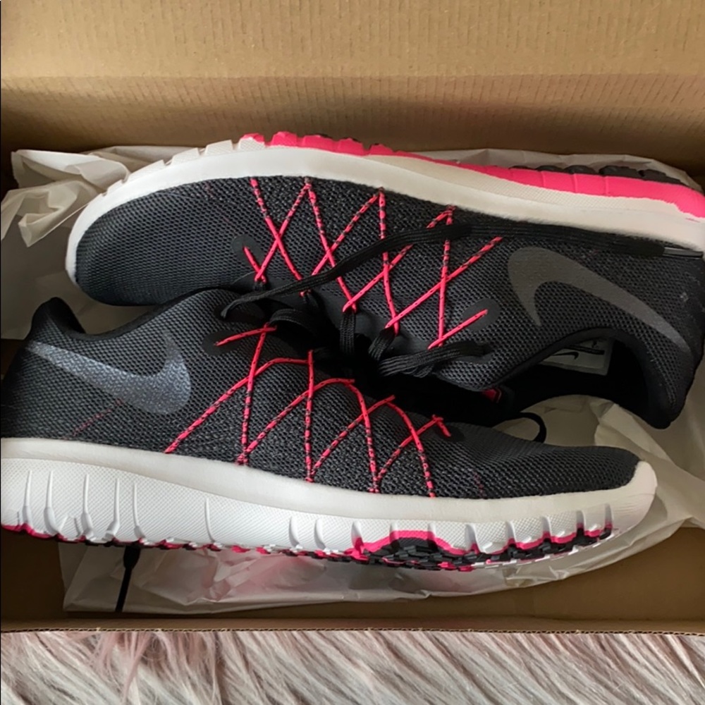 Nike Flex Fury Women’s Sneakers